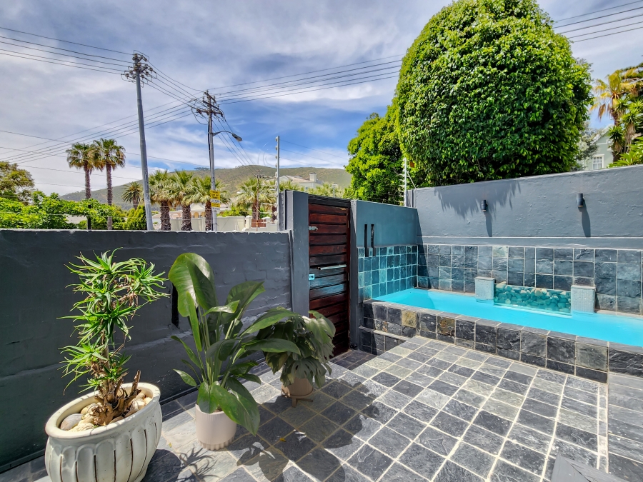 3 Bedroom Property for Sale in Sea Point Western Cape